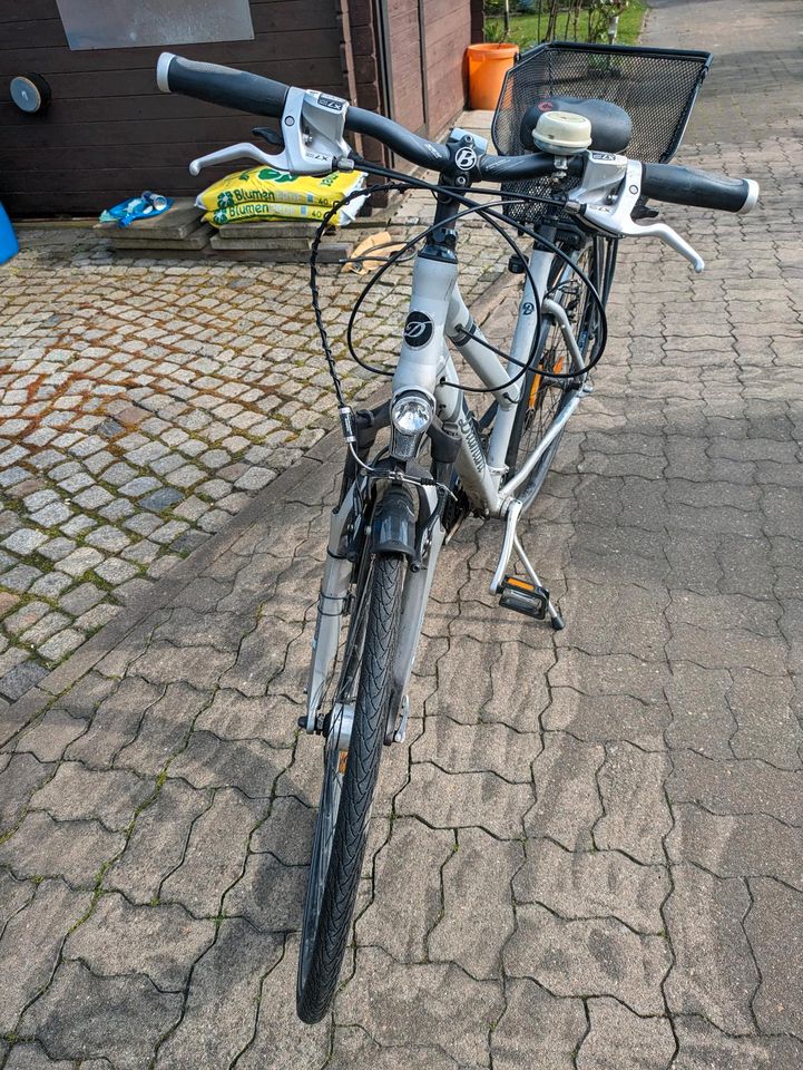 Fahrrad Diamant Urban Sport 28 er Damen mit Korb in Dessau-Roßlau