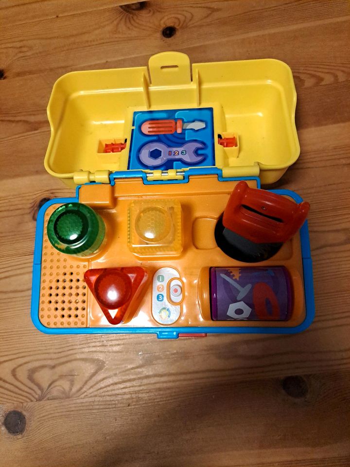 Fisher Price Werkzeugkoffer Werkzeugkiste Musik Zahlen Formen Far in Hamburg