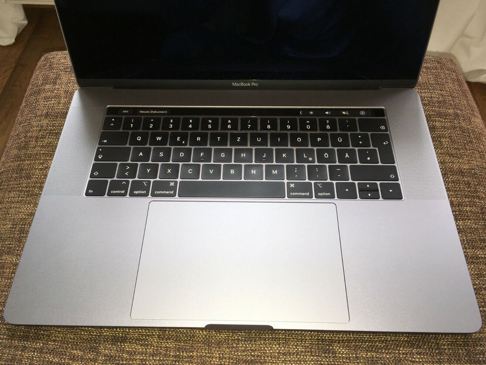 Apple Macbook Pro 15 2018 2,2 GHz i7 256 SSD space-grau in Bad Oeynhausen