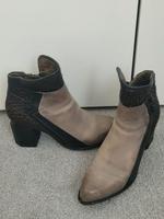 A.S 98 Airstep Heel Stiefelette Zierabsatz Leder Prägung Gr. 39 Bayern - Waldkraiburg Vorschau