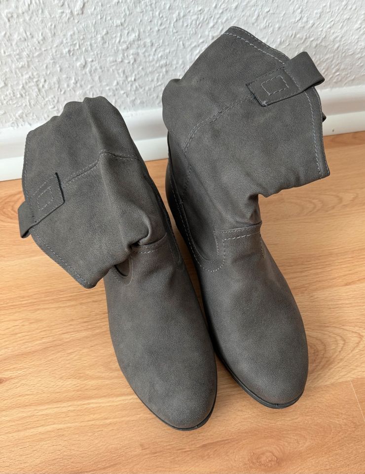 Jumex Stiefel grau Gr. 39 NEU in Düsseldorf