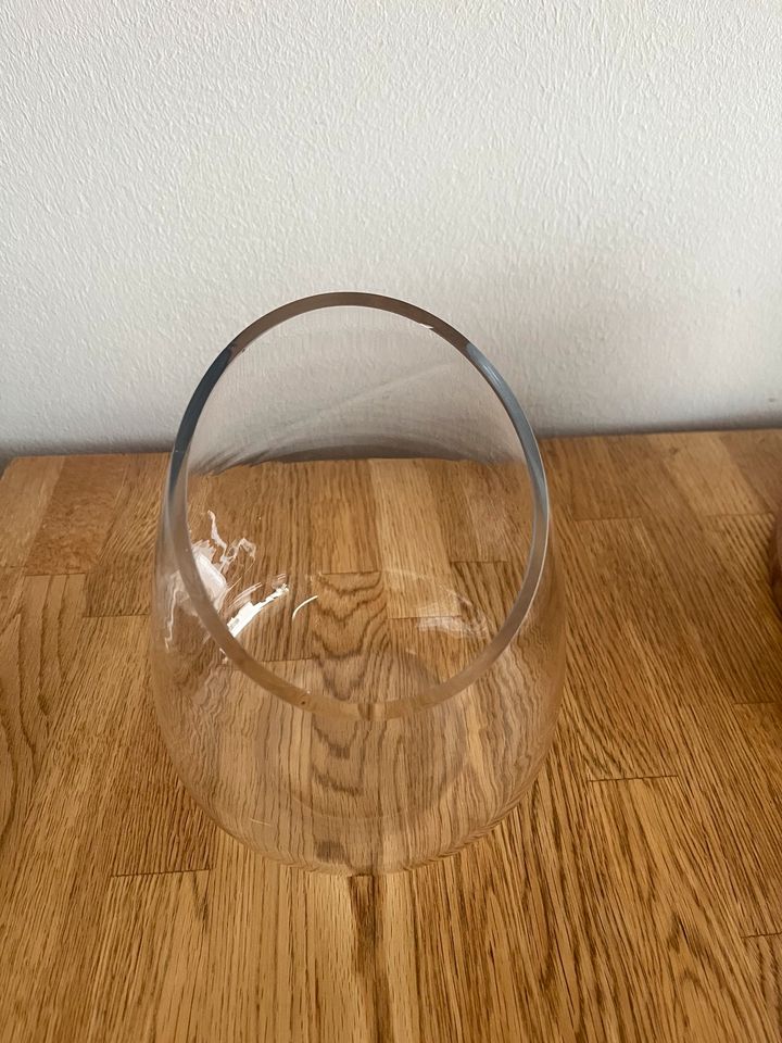 Vase Glas schräg in Mainz