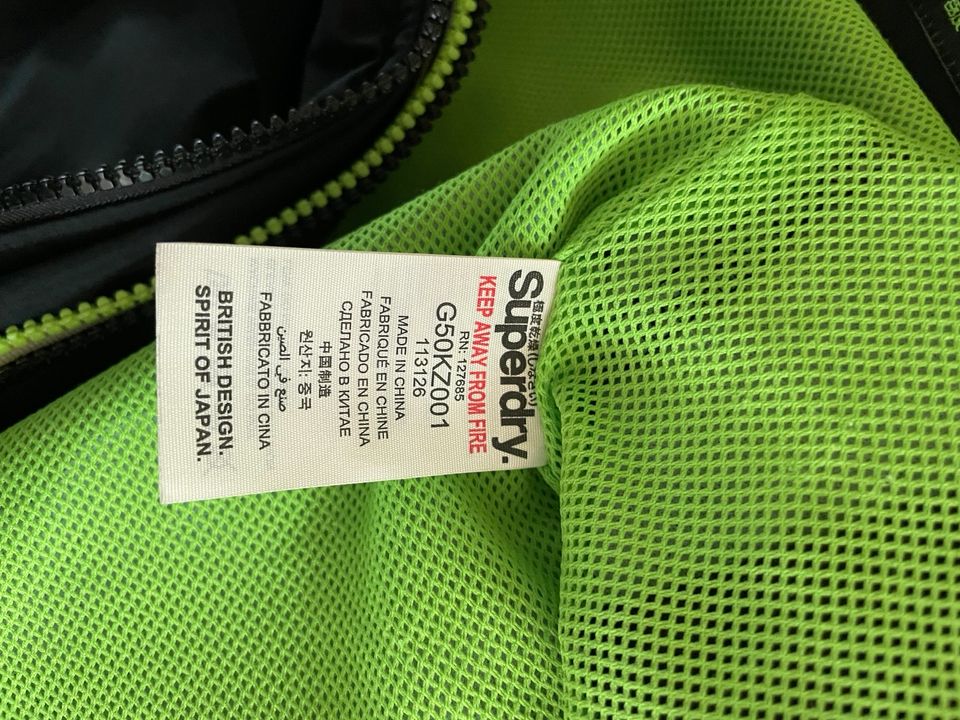 Superdry Windcheater, Gr. M, schwarz-neongrün in Düsseldorf