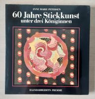"60 Jahre Stickkunst unter drei Königinnen" Buch v. A.M.Petersen Kiel - Neumühlen-Dietrichsdorf-Oppendorf Vorschau