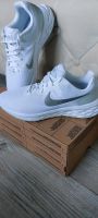 Nike Revolution 6 NN White/Metallic Silver Gr 39 Mecklenburg-Vorpommern - Stralsund Vorschau