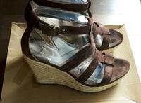 UGG Sandalen braun Veloursleder Gr. 42 Highheel Plateau Nordrhein-Westfalen - Mönchengladbach Vorschau