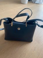 Tommy Hilfiger Tasche Umhängetasche Handtasche Niedersachsen - Burgwedel Vorschau