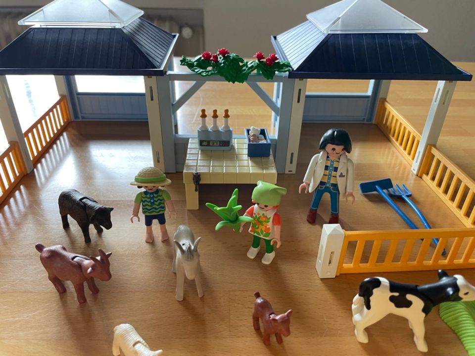 Playmobil Tierklinik 4343 + 4344 + 4346 in Hauneck