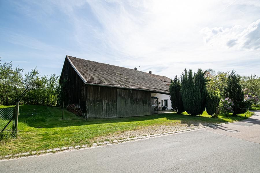 Großes Wohnhaus mit Garten  in guter Lage in Waffenbrunn