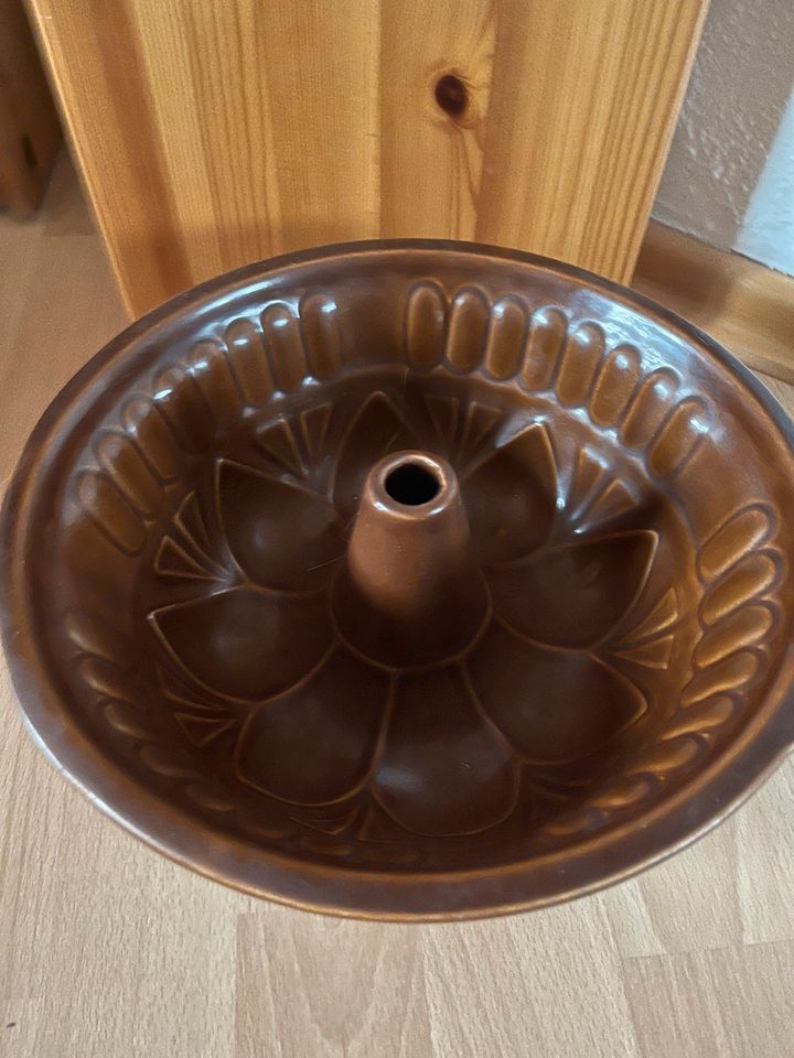 Kuchenform Gugelhupf Keramik Dekoration in Nieheim