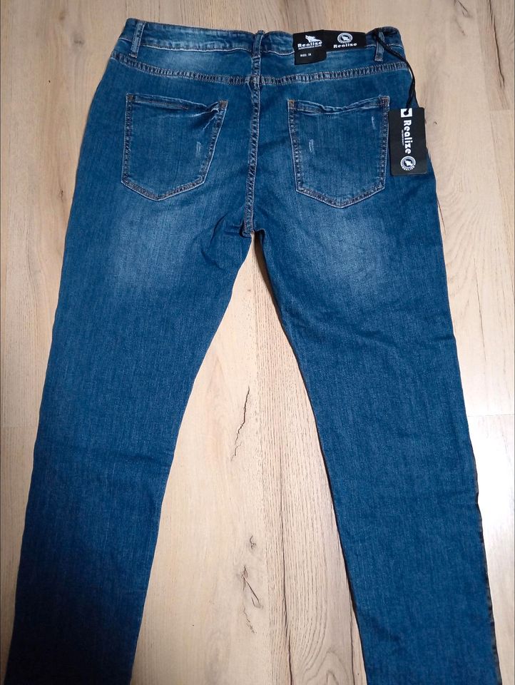 Herren Jeans Marke Realize in Bremen