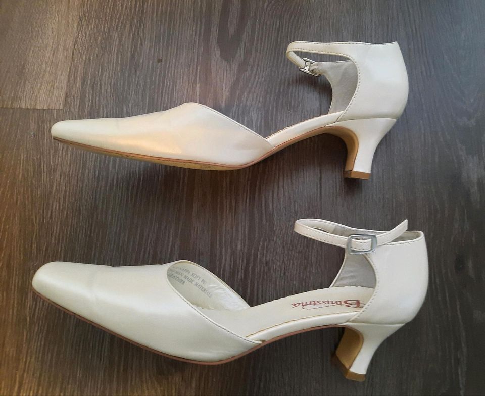 Brautschuhe von Binissima / Damen Schuhe  / Pumps  /Größe 39,5 in Bretzfeld