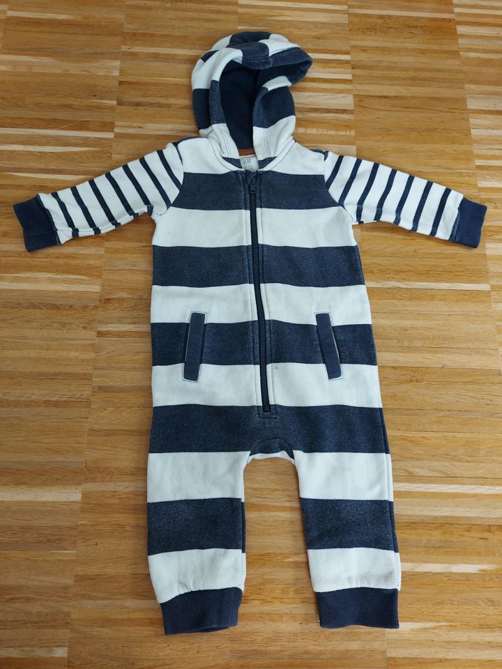 blau-weiß gestreifter Baby-Overall mit Kapuze, Gr. 68 in Berlin