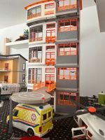 Playmobil Krankenhaus XXL+Einrichtung+Heli+2 Krankenwagen Niedersachsen - Ankum Vorschau