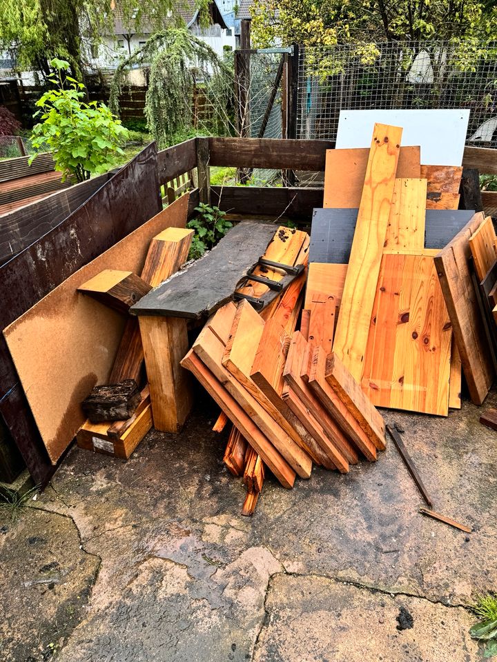 Holz Reststücke Platten Werkstattauflösung in Merzig
