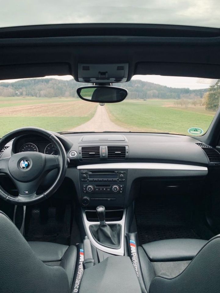 BMW 118i - M-Paket ab Werk gepflegt TOP Optik tuning in München