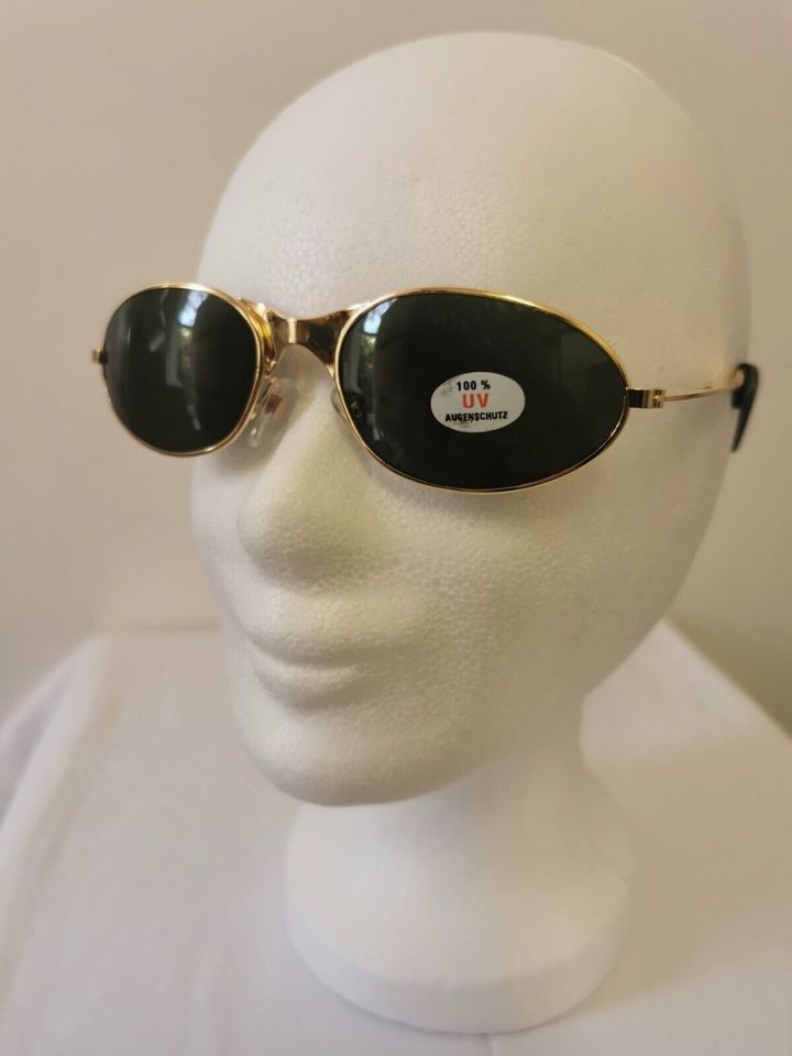 Versch. schöne Sonnenbrillen - je 10,-€ + Brillenband gratis in Scheinfeld