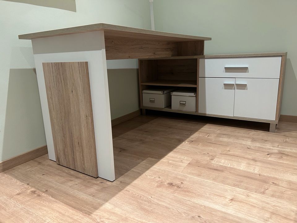 Schreibtisch mit Sideboard + Ordnerschrank in Zemmer