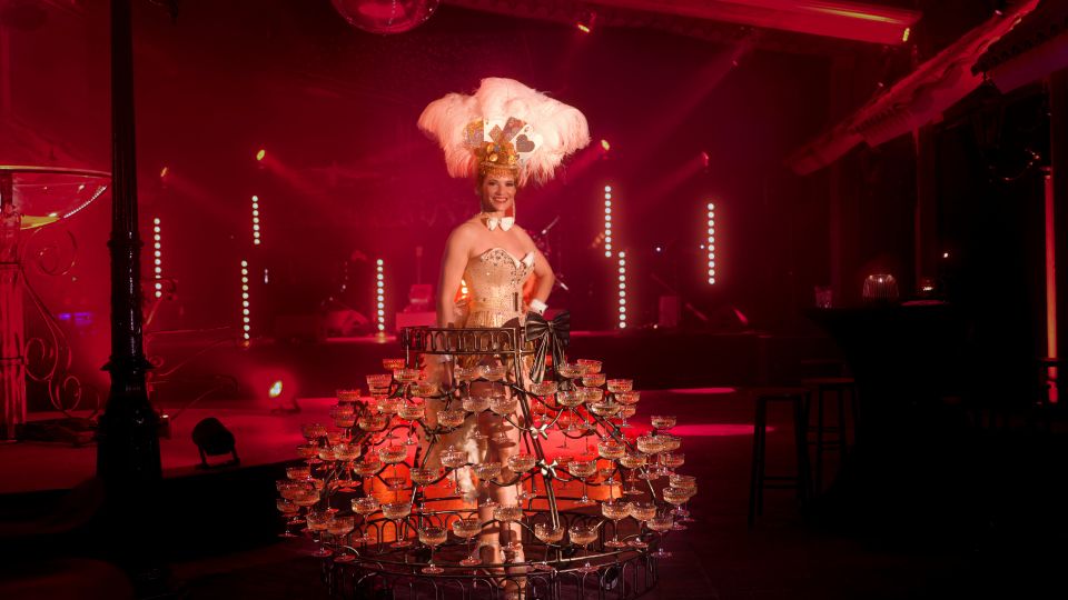 Servierkleid | Champagnerkleid | Sektglaskleid für Events in Köln