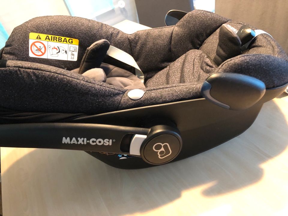 Maxi Cosi Pebble in Frankfurt am Main