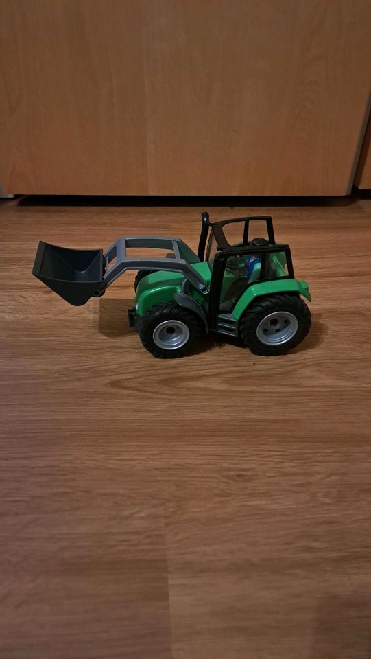 Playmobil Traktor mit Anhänger in Stegen