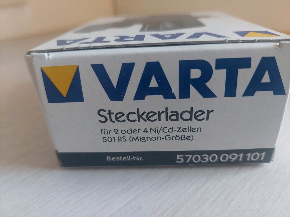 VARTA Akku Ladegerät 2 od.4 Ni/Cd-Zellen Steckerlader 2×2-501 RS in Solingen