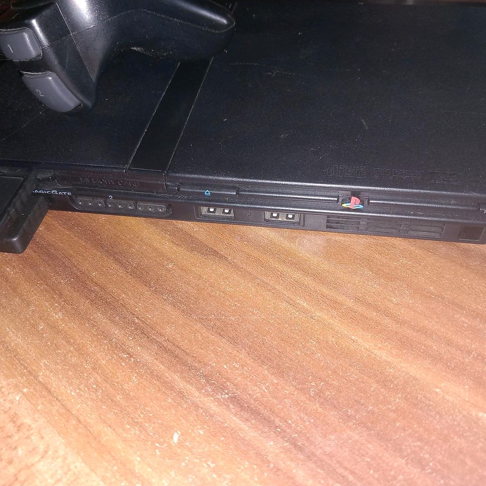 PS2 Playstation 2 + 2 Spiele dabei in Lohmar