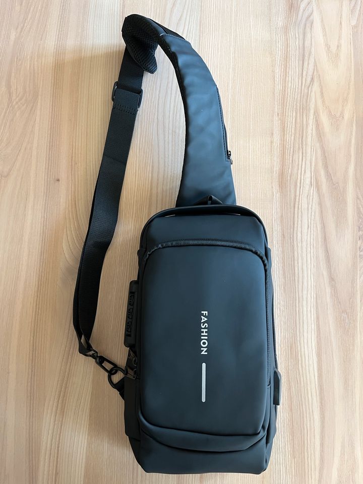 Umhängetasche/Crossbag, NEU, USB, Wasserdicht in Dresden