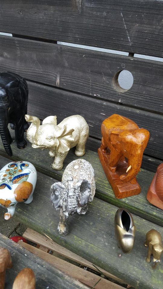 Elefanten Sammlung Sammler Figuren kl GR braun schwarz Holz Keram in Barntrup