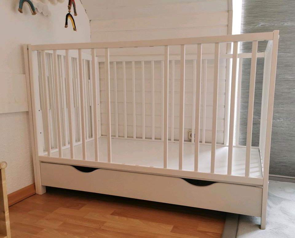 Babybett Kinderbett Juniorbett Schutzgitter Schublade 120x60 Weiß in Hilden