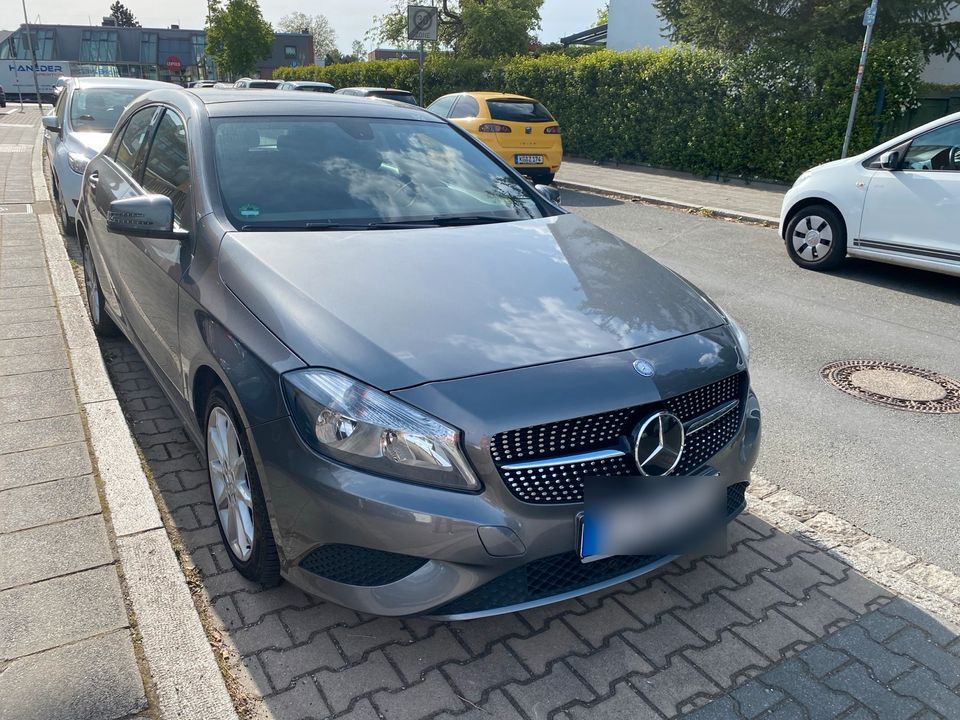 Mercedes A 180 Panorama in Nürnberg (Mittelfr)