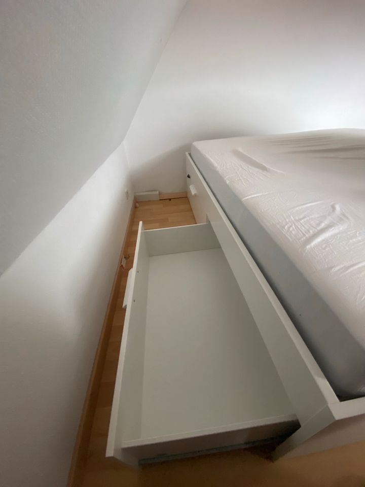 Stilvolles Bett 160x200 mit 4 Schubladen von und Matratze in Stuttgart