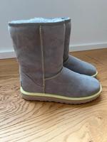 UGG Classic Short II Grau mit Neon Gelb • super Zustand • Hessen - Offenbach Vorschau