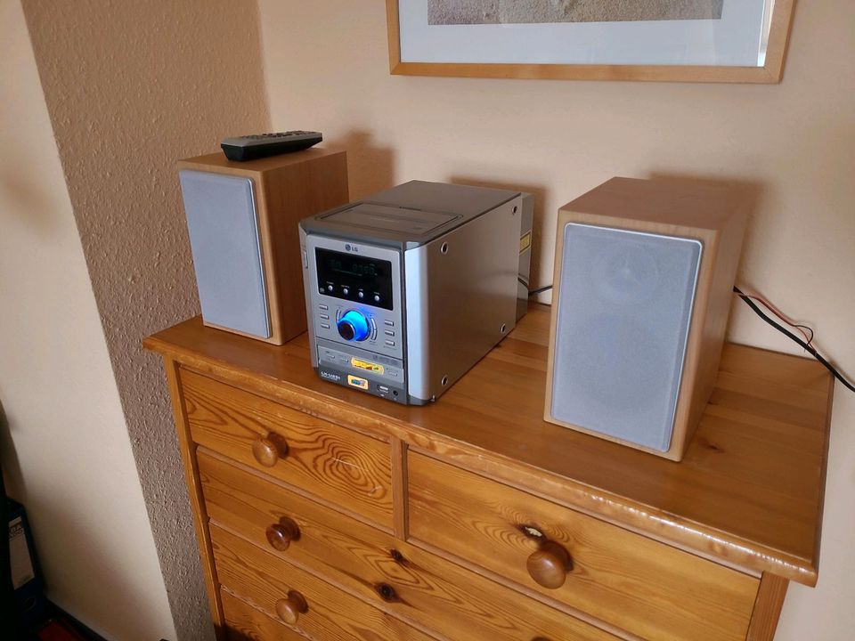 LG LX-U251 Micro Hi-Fi System in Bielefeld