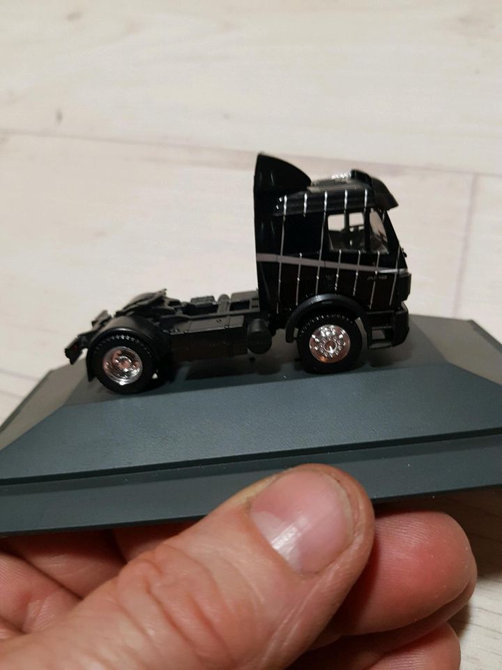 Herpa 1:87 Mercedes-Benz SK Sattelzugmaschine "AMG" in Rhönblick