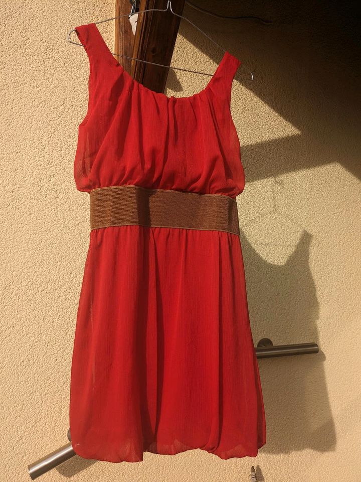 Rotes Sommerkleid in Frankfurt am Main