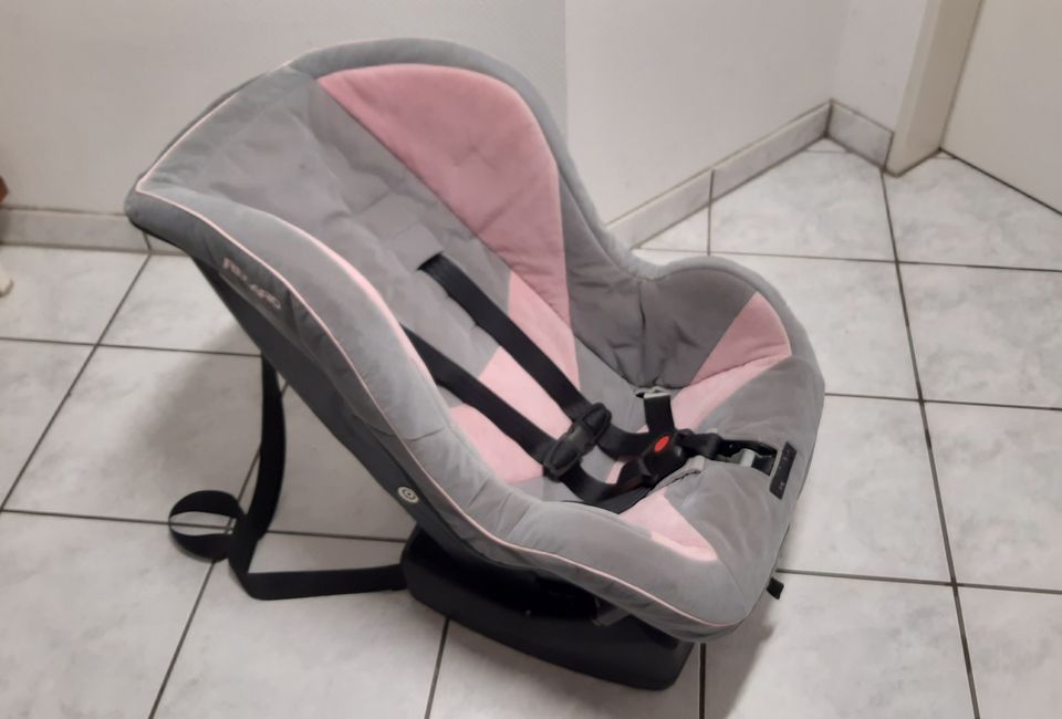 Kindersitz von Recaro in Würselen