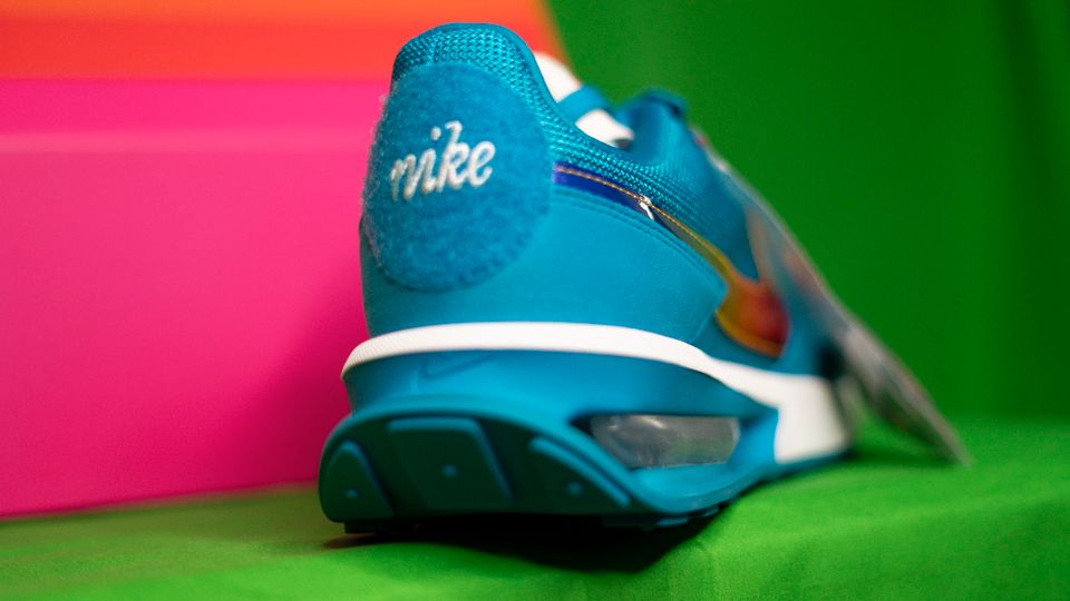 Nike Air Max Pre-Day Be True Pride Edtion in Brieskow-Finkenheerd