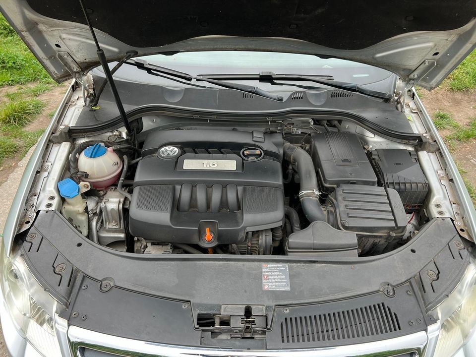 VW Passat Motor 1,6 normal Limousine unfallfrei mit TÜV in Halle