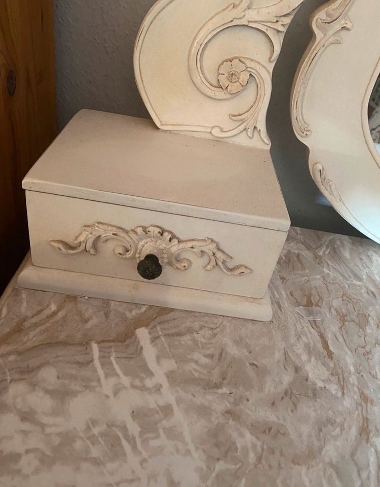 Weißer Shabby Schminktisch Barock Chippendale in Lengede