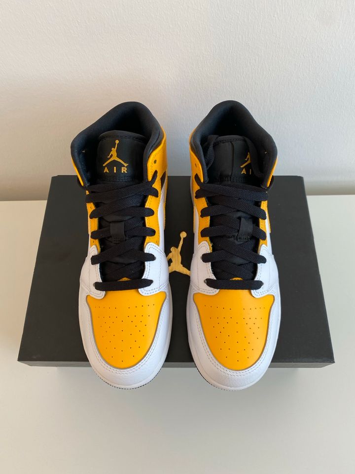 Jordan 1 Mid University Gold (GS) - Größe: 38 - *Neu* in Mörfelden-Walldorf