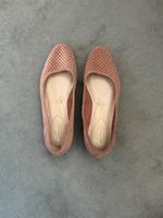 Clarks rosa Ballerina mit Lochmuster, Velourleder größe 40 Berlin - Neukölln Vorschau