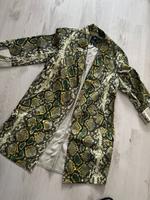 Bershka Oversize-Blazer aus Kunstleder mit Schlangenmuster Bayern - Bobingen Vorschau