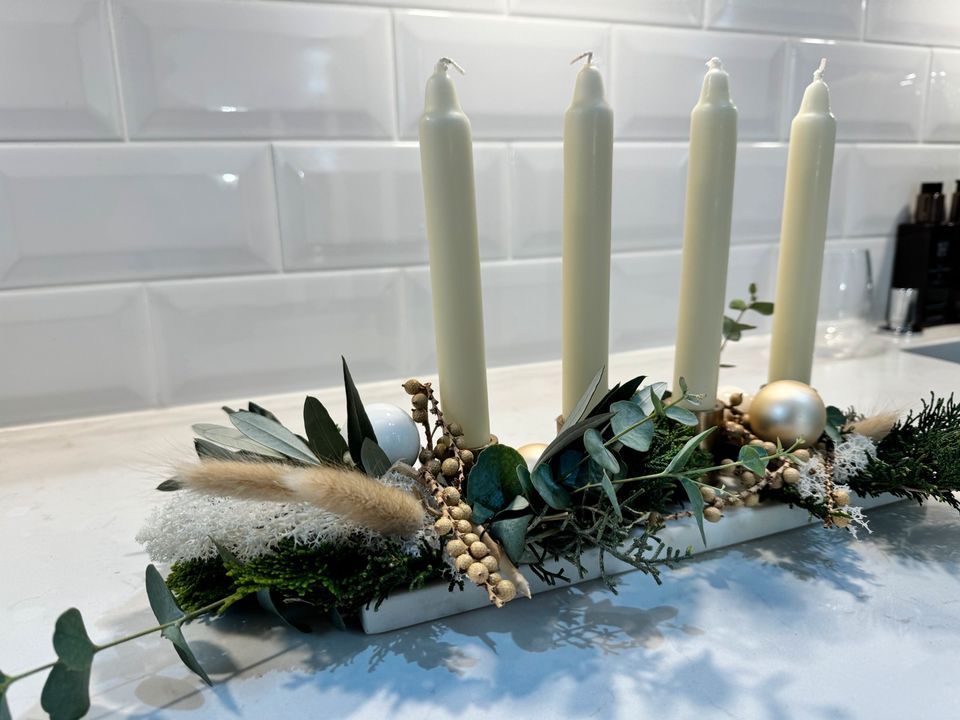 Adventskranz Adventsgesteck Marmortablett Stabkerzen Boho Skandi in Zülpich