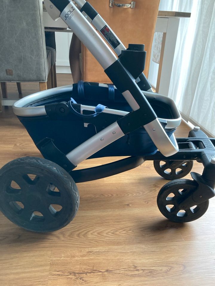 Joolz Geo 2 Kinderwagen Babywanne Sportsitz und viel Zubehör blau in Frankfurt am Main