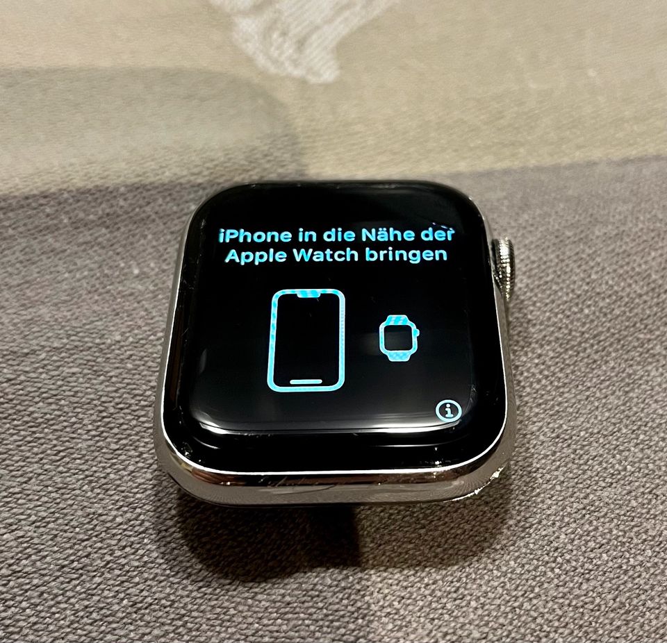 Apple Watch Series 4, 44mm, LTE Edelstahl mit Display-Glasschaden in Winsen (Aller)