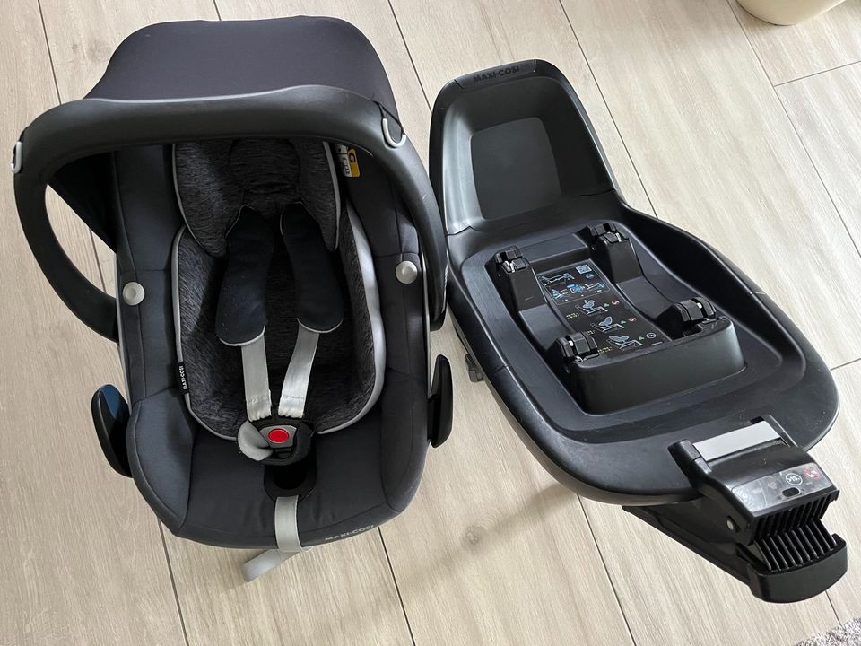 Babyschale MaxiCosi Pebble Pro i-Size inkl.Isofix Station 2wayfix in Ingolstadt