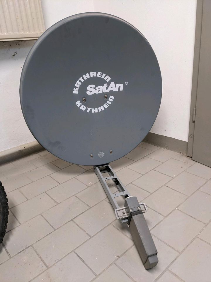 Kathrein Satellitenschüssel mit LNB in Treuen