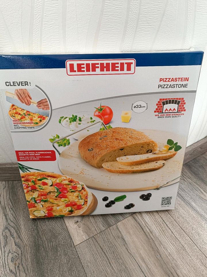 Pizzastein 33cm rund neu mit Wiegemesser Leifheit in Burghaun