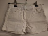 Weiße Hotpants Jeans Shorts Häckeleinsatz so süß Größe 116 Rheinland-Pfalz - Weingarten Vorschau